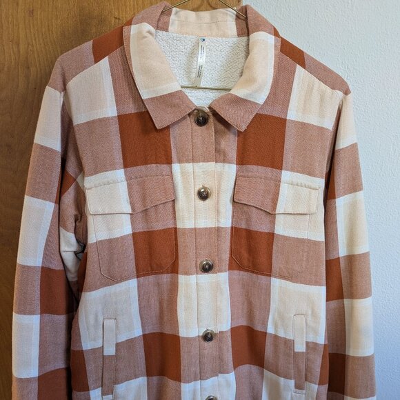 Kuhl shacket - Picture 1 of 3